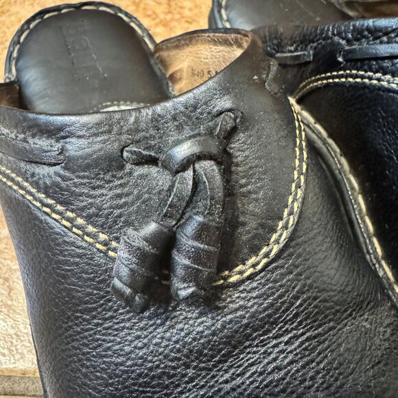 Born Tasseled Black Leather Slip On Clog Shoes - Picture 3 of 9